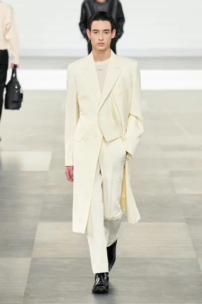 Look 25